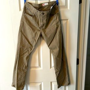 Wrangler Slim Straight Khaki Pants. Size: W33/L30